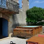 Dans Maison Quercynoise *