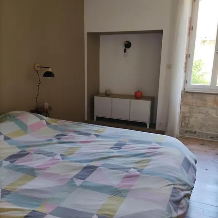 Dans Maison Quercynoise بيت للعطل