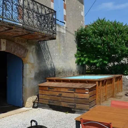 Dans Maison Quercynoise *