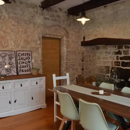 Dans Maison Quercynoise